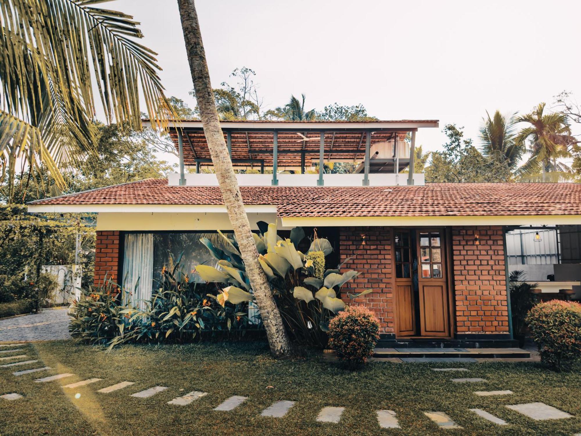 Bamboonest Riverside Villa Kochi Bagian luar foto
